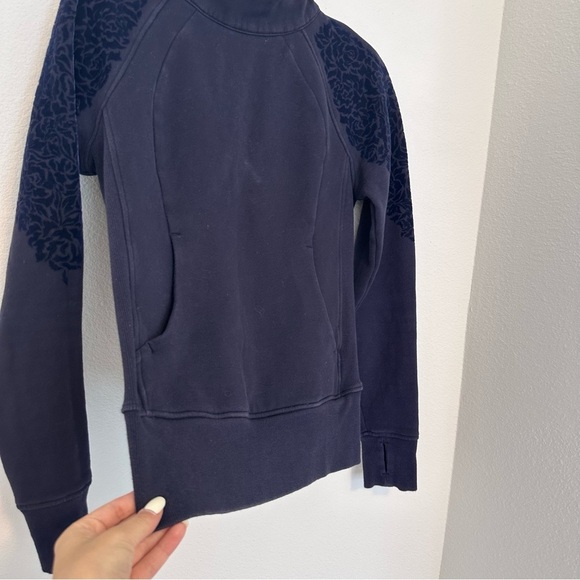 Lululemon Floral Flock Pullover Sweatshirt Midnight Navy Size 4 Women’s - Picture 10 of 12